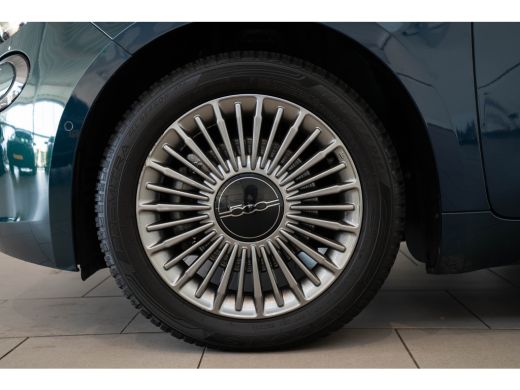 Fiat 500e Icon 42 kWh | Camera | Stoelverwarming | Parkeersensoren | Apple Carplay & Android Auto | Climate... ActivLease financial lease