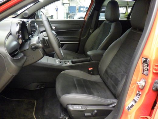 Fiat 600 1.2 Hybrid Sport 145pk Tot 8 Jaar Garantie! | Navigatie | Achteruitrijcamera | Elektr. Stoelen | ... ActivLease financial lease