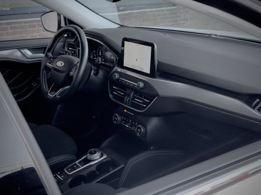 Ford Focus 1.0 ECOBOOST AUT8 TITANIUM X NAVI CAMERA APPLE-CARPLAY LED LMV PDC ActivLease financial lease
