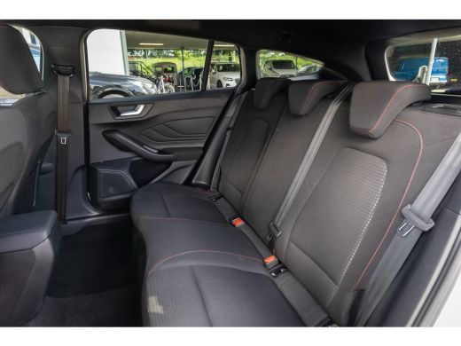 Ford Focus 1.0 EcoBoost Hybrid ST-Line | Stoel/stuur/voorruit verwarming | Apple Carplay/Android Auto | Crui... ActivLease financial lease