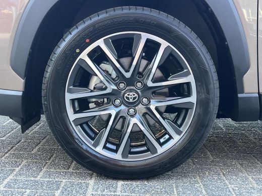 Toyota Corolla Cross Hybrid 140 Dynamic | Mud Bath metallic | Nieuw uit voorraad leverbaar | ActivLease financial lease