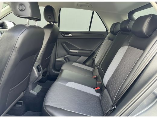 Volkswagen T-Roc TSI 115PK LIFE GOAL EDITION NAVI/CARPLAY/PDC ActivLease financial lease