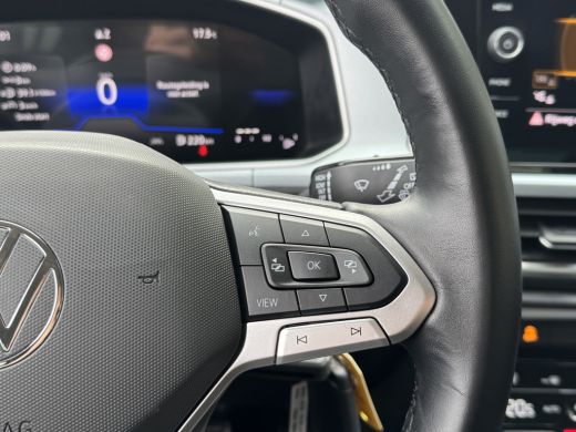 Volkswagen T-Roc TSI 115PK LIFE GOAL EDITION NAVI/CARPLAY/PDC ActivLease financial lease