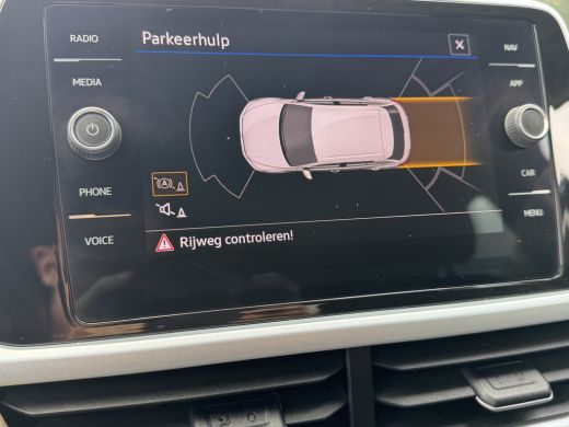 Volkswagen T-Roc TSI 115PK LIFE GOAL EDITION NAVI/CARPLAY/PDC ActivLease financial lease