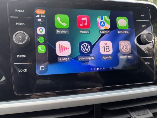 Volkswagen T-Roc TSI 115PK LIFE GOAL EDITION NAVI/CARPLAY/PDC ActivLease financial lease