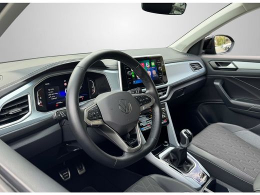 Volkswagen T-Roc TSI 115PK LIFE GOAL EDITION NAVI/CARPLAY/PDC ActivLease financial lease