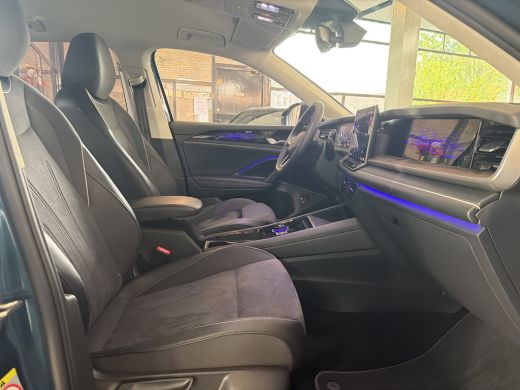 Volkswagen Tayron 1.5 TSI eHybrid 204PK DSG HYBRID ELEGANCE 360&deg;CAMERA/TREKHAAK/IQ.LIGHT/KEYLESS ActivLease financial lease