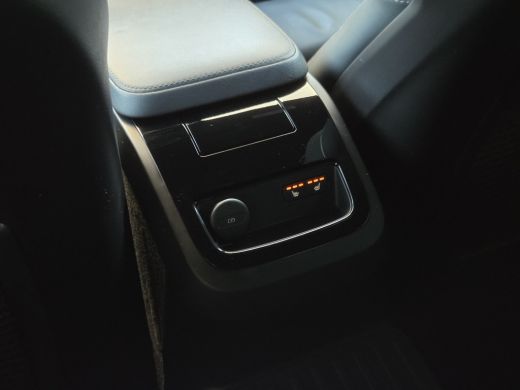 Volvo  V60 T6 Recharge AWD R-Design | Camera | Adaptive Cruise | Winter Pack | CarPlay | Harman/Kardon ActivLease financial lease