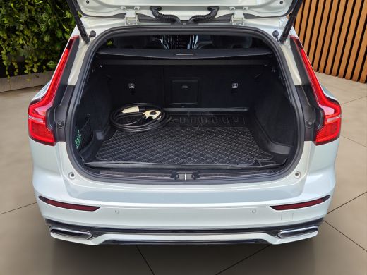 Volvo  V60 T6 Recharge AWD R-Design | Camera | Adaptive Cruise | Winter Pack | CarPlay | Harman/Kardon ActivLease financial lease