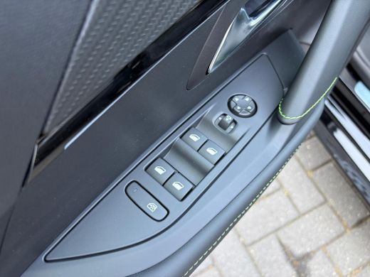 Peugeot e-208 GT | Elektrische parkeerrem | Elektrische parkeerrem | Extra getinte achterste zijruiten en achte... ActivLease financial lease