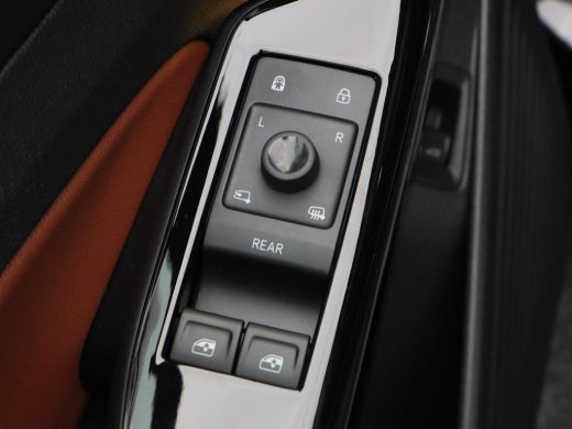 Volkswagen ID.4 Max 77 kWh 204 Pk | Panoramadak | 360 Camera | Leer | Adaptive Cruise | Navigatie | 21 Inch | 48... ActivLease financial lease