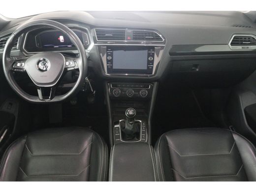 Volkswagen Tiguan 1.5 TSI ACT Comfortline Business R-Line | Dealer Onderhouden! | Open Dak | Virtual | Leder | Stoe... ActivLease financial lease