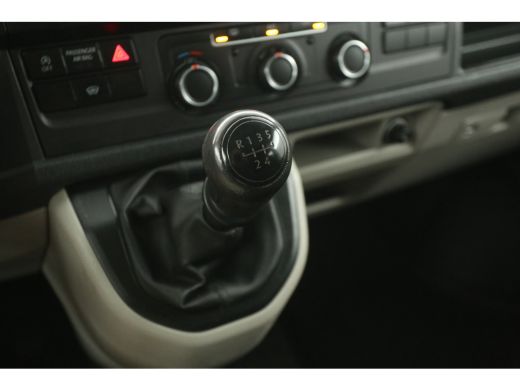 Volkswagen Transporter 2.0 TDI L2H1 | Dubbele Cabine | Airco | Cruise | Parkeersens. | Trekhaak ActivLease financial lease