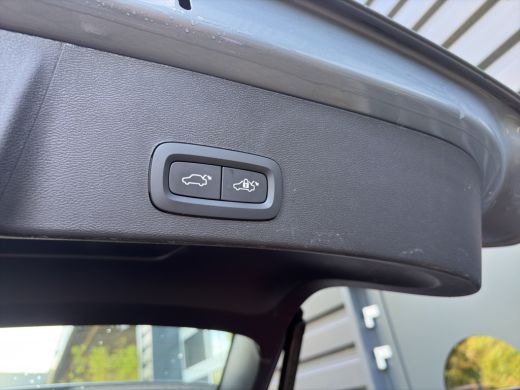 Volvo  XC40 1.5 T5 Plug-in hybrid Ultimate Dark | Trekhaak | Harman/Kardon | Memory | Panoramadak ActivLease financial lease