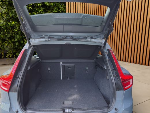 Volvo  XC40 1.5 T5 Plug-in hybrid Ultimate Dark | Trekhaak | Harman/Kardon | Memory | Panoramadak ActivLease financial lease