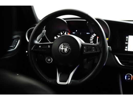 Alfa Romeo Giulia Veloce 280PK | Stoelverwarming | Adap. Cruise | 19 inch | Trekhaak ActivLease financial lease