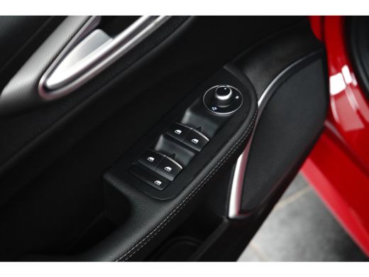 Alfa Romeo Giulia Veloce 280PK | Stoelverwarming | Adap. Cruise | 19 inch | Trekhaak ActivLease financial lease