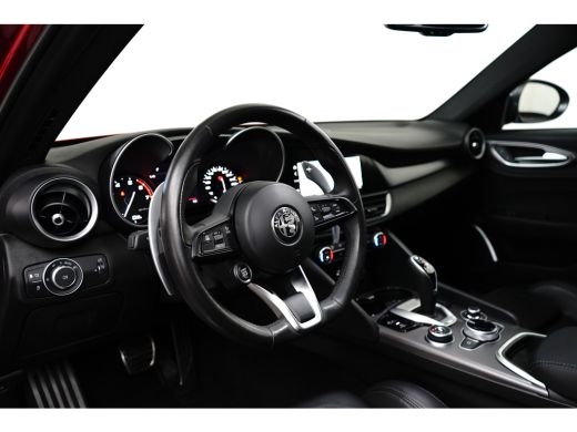 Alfa Romeo Giulia Veloce 280PK | Stoelverwarming | Adap. Cruise | 19 inch | Trekhaak ActivLease financial lease