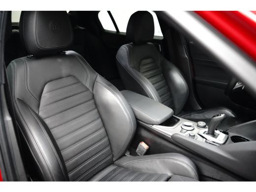 Alfa Romeo Giulia Veloce 280PK | Stoelverwarming | Adap. Cruise | 19 inch | Trekhaak ActivLease financial lease