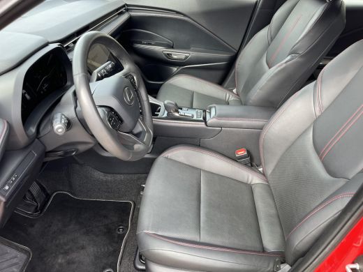 Lexus LBX 1.5 Business Line 2WD | Lederen bekleding | Stoel- + stuurverwarming | Carplay | Parkeersensoren | ActivLease financial lease
