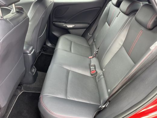 Lexus LBX 1.5 Business Line 2WD | Lederen bekleding | Stoel- + stuurverwarming | Carplay | Parkeersensoren | ActivLease financial lease