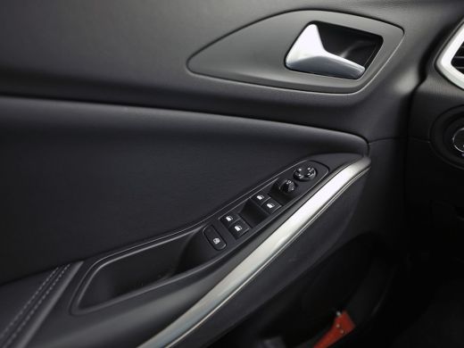 Opel Grandland 1.6 Turbo Plug-In Hybrid 4x4 Ultimate 224Pk Automaat (NAP, VIRTUAL COCKPIT, SOH 96,6%, APPLE CARP... ActivLease financial lease