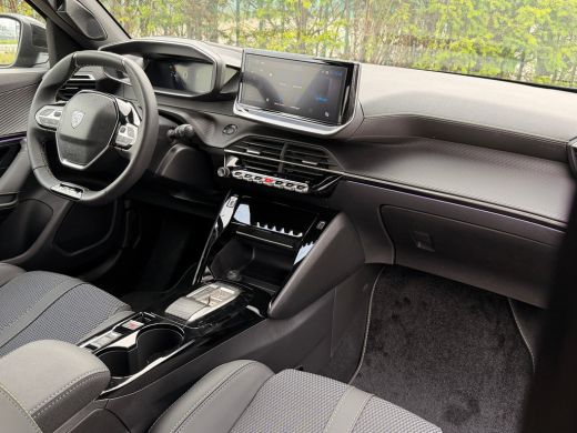 Peugeot 2008 GT 1.2 Hybrid VOORRAADACTIE | 8 JAAR FABRIEKSGARANTIE  | 17'' Lichtmetalen velgen KARAKOY | Clima... ActivLease financial lease