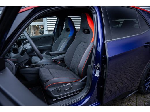 Volkswagen ID.3 GTX Limited Edition Fire & Ice | Speciale uitvoering ! | 326PK | Navigatie | Memory Seats | LED ActivLease financial lease