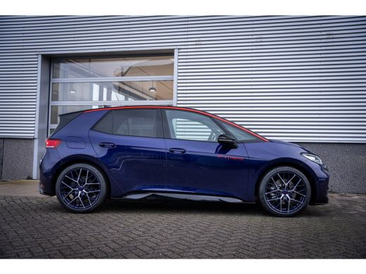 Volkswagen ID.3 GTX Limited Edition Fire & Ice | Speciale uitvoering ! | 326PK | Navigatie | Memory Seats | LED ActivLease financial lease