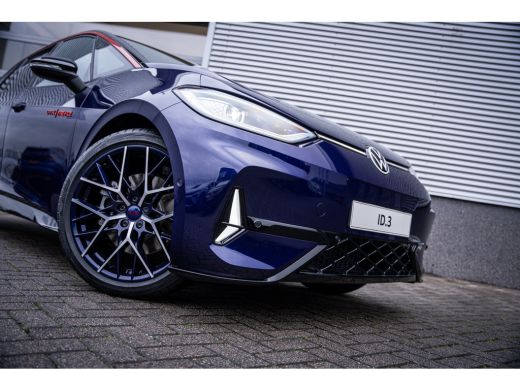 Volkswagen ID.3 GTX Limited Edition Fire & Ice | Speciale uitvoering ! | 326PK | Navigatie | Memory Seats | LED ActivLease financial lease