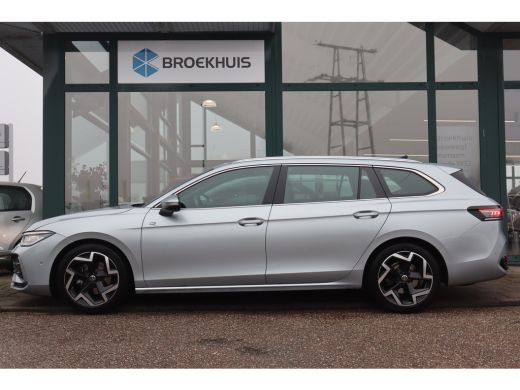 Volkswagen Passat Variant 1.5 eTSI R-Line Business | Achteruitrijcamera | Lichtmetalen velgen 18" | Matrix LED kopl... ActivLease financial lease