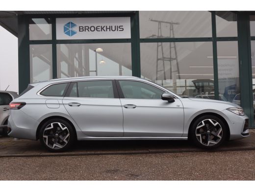 Volkswagen Passat Variant 1.5 eTSI R-Line Business | Achteruitrijcamera | Lichtmetalen velgen 18" | Matrix LED kopl... ActivLease financial lease