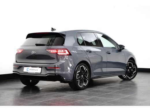 Volkswagen Golf VIII Lim. 1.5 eTSI 150PK 7-DSG R-Line l Panoramadak l Stoel Stuurverwarming l Adapt. Cr Control l... ActivLease financial lease