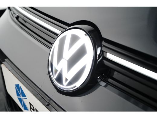 Volkswagen Golf VIII Lim. 1.5 eTSI 150PK 7-DSG R-Line l Panoramadak l Stoel Stuurverwarming l Adapt. Cr Control l... ActivLease financial lease