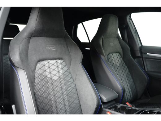 Volkswagen Golf VIII Lim. 1.5 eTSI 150PK 7-DSG R-Line l Panoramadak l Stoel Stuurverwarming l Adapt. Cr Control l... ActivLease financial lease