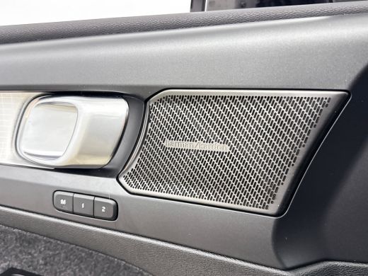 Volvo  XC40 T4 Recharge Plus | 18" | Trekhaak | Harman Kardon | Elektr. verst. Stoelen | Stoel/Stuurverwarmin... ActivLease financial lease