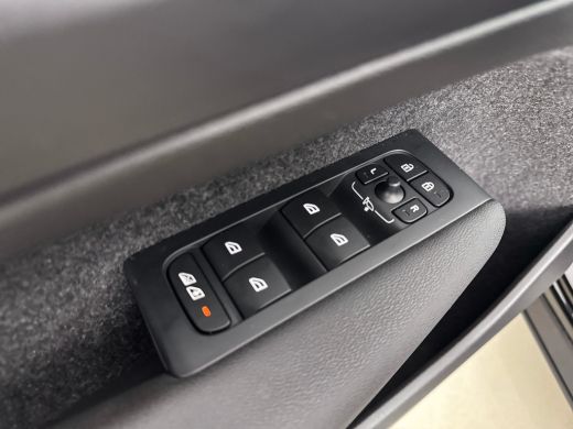 Volvo  XC40 T4 Recharge Plus | 18" | Trekhaak | Harman Kardon | Elektr. verst. Stoelen | Stoel/Stuurverwarmin... ActivLease financial lease