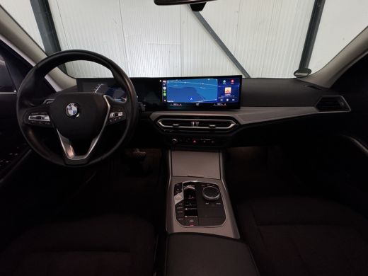 BMW 3 Serie Touring NEW 318IA 2.0 156PK AUT. NAVI/LED/PDC/CARPLAY ActivLease financial lease