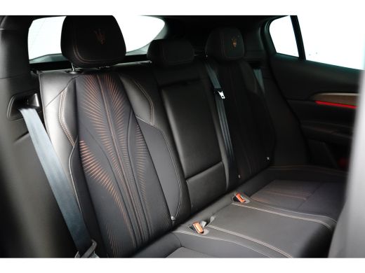 Maserati Grecale AWD Folgore 105kWh l Luchtvering l 360 gr Camera l High End Sound l Panoramadak l Stoelverkoeling... ActivLease financial lease