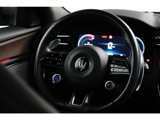 Maserati Grecale AWD Folgore 105kWh l Luchtvering l 360 gr Camera l High End Sound l Panoramadak l Stoelverkoeling... ActivLease financial lease