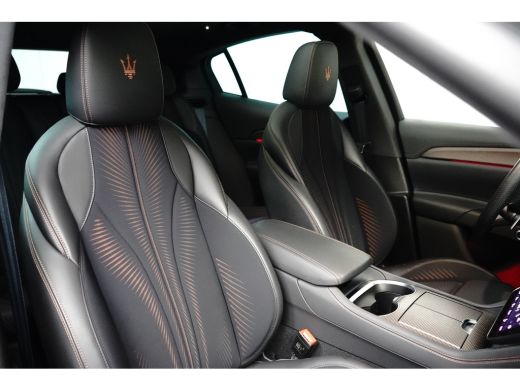 Maserati Grecale AWD Folgore 105kWh l Luchtvering l 360 gr Camera l High End Sound l Panoramadak l Stoelverkoeling... ActivLease financial lease