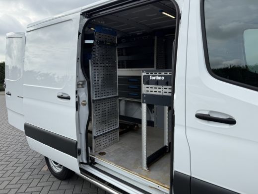 Mercedes-Benz Sprinter 315 150 PK 3.2 t / L1H1 / 2x SCHUIFDEUR / SORTIMO INRICHTING / CAMERA / CRUISE / AIRCO / CARPLAY ActivLease financial lease