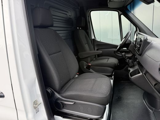 Mercedes-Benz Sprinter 315 150 PK 3.2 t / L1H1 / 2x SCHUIFDEUR / SORTIMO INRICHTING / CAMERA / CRUISE / AIRCO / CARPLAY ActivLease financial lease