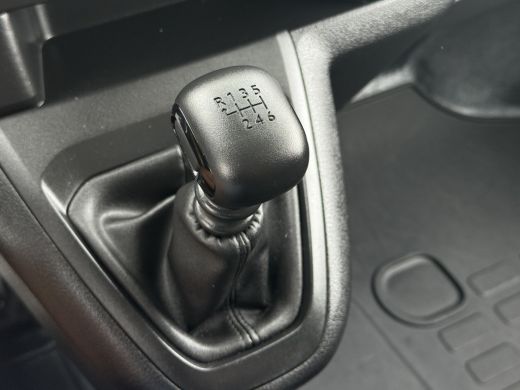Opel Vivaro 2.0 CDTI 145 PK / L3H1 / 1e EIG. / AIRCO / CRUISE / CAMERA / NAVI / CARPLAY / 3-ZITS ActivLease financial lease
