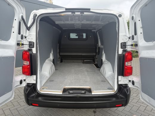 Opel Vivaro 2.0 CDTI 145 PK / L3H1 / 1e EIG. / AIRCO / CRUISE / CAMERA / NAVI / CARPLAY / 3-ZITS ActivLease financial lease