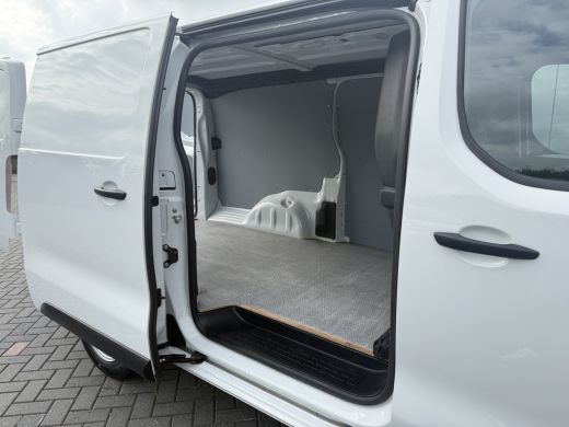 Opel Vivaro 2.0 CDTI 145 PK / L3H1 / 1e EIG. / AIRCO / CRUISE / CAMERA / NAVI / CARPLAY / 3-ZITS ActivLease financial lease