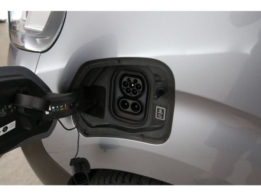 Opel Vivaro-e 75 kWh L2H1 | Snelladen | SOH 93% | DC | 6 Zits | Airco | Cruise | Carplay | 3 Zits | Parkeersens. ActivLease financial lease