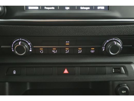 Opel Vivaro-e 75 kWh L2H1 | Snelladen | SOH 93% | DC | 6 Zits | Airco | Cruise | Carplay | 3 Zits | Parkeersens. ActivLease financial lease