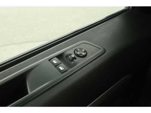 Opel Vivaro-e 75 kWh L2H1 | Snelladen | SOH 93% | DC | 6 Zits | Airco | Cruise | Carplay | 3 Zits | Parkeersens. ActivLease financial lease