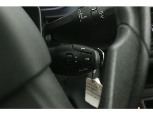 Opel Vivaro-e 75 kWh L2H1 | Snelladen | SOH 93% | DC | 6 Zits | Airco | Cruise | Carplay | 3 Zits | Parkeersens. ActivLease financial lease
